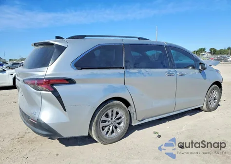 2022 Toyota Sienna Le z USA, uszkodzony, nr VIN 5TDKRKEC5NS135587